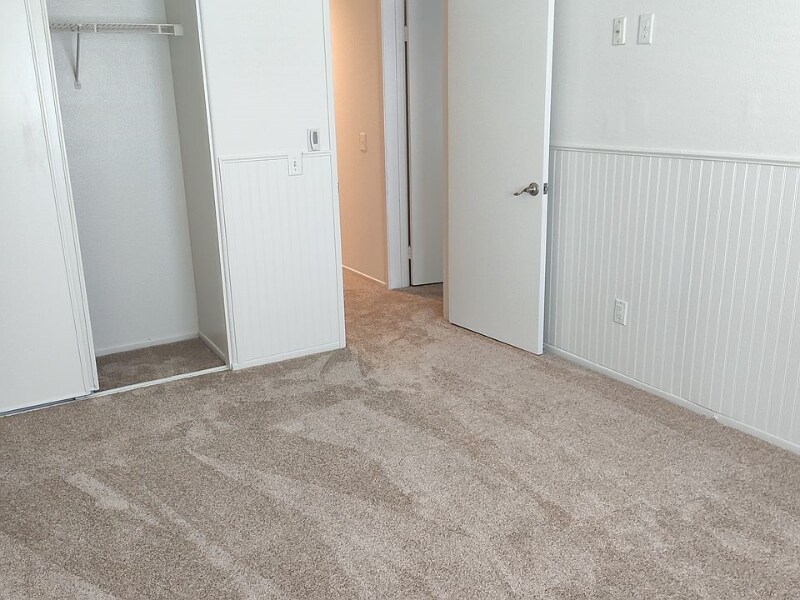 Building Photo - 41618 Petersfield Rd