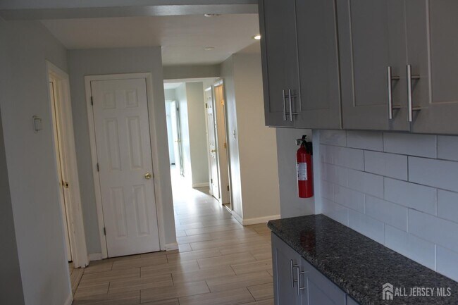 Building Photo - 899 Green St