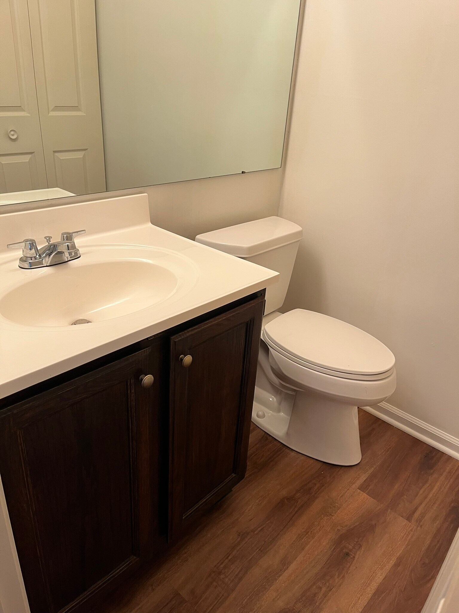 1st Floor Half Bath - 2401 Greensward N
