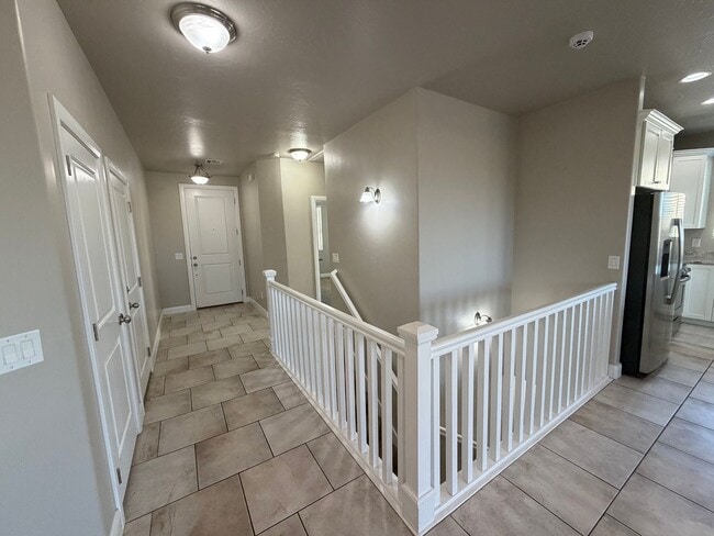Building Photo - 469 E Barcelona Dr