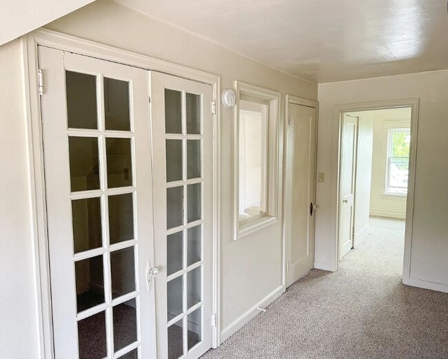 Building Photo - 1804 E 4th St