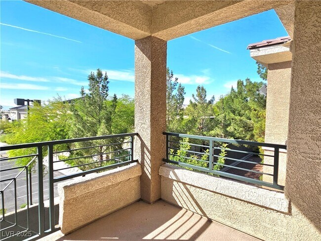Building Photo - 10809 Garden Mist Dr