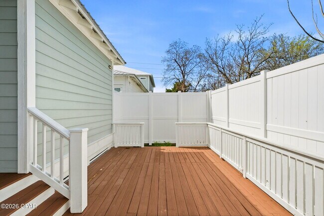 Building Photo - 415 Paradise Blvd