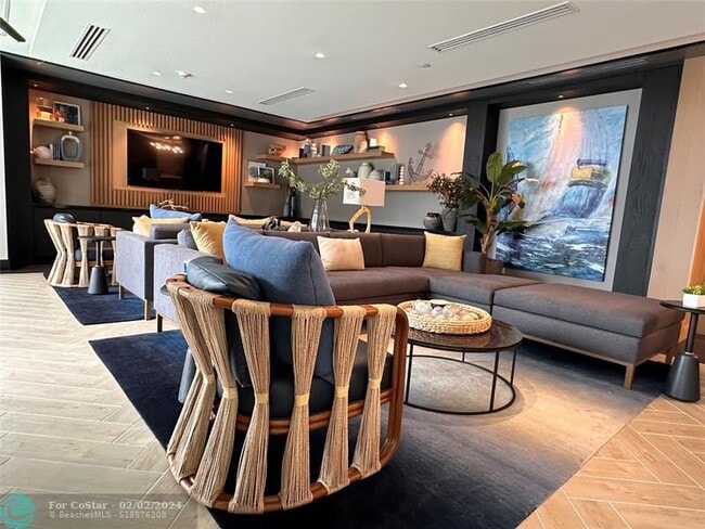 Building Photo - 1010 Seminole Dr