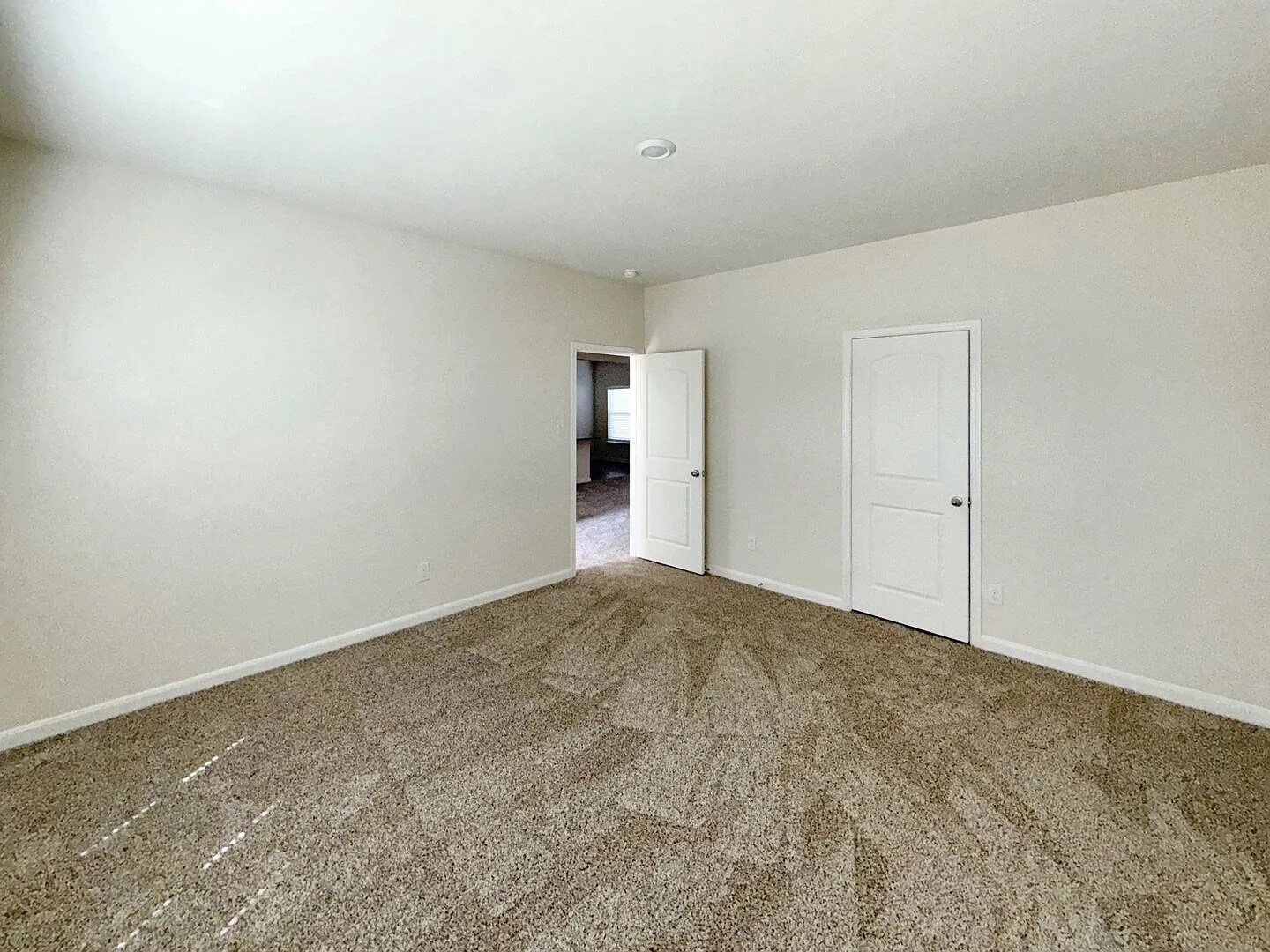 Building Photo - Room in House on Serena Dr