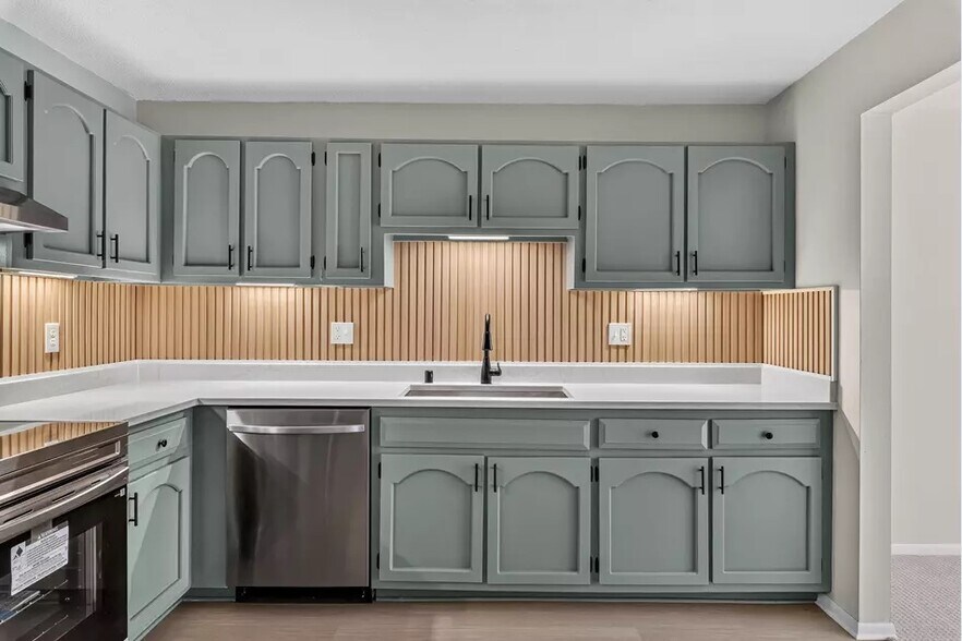Building Photo - 2101 Chateau Ct