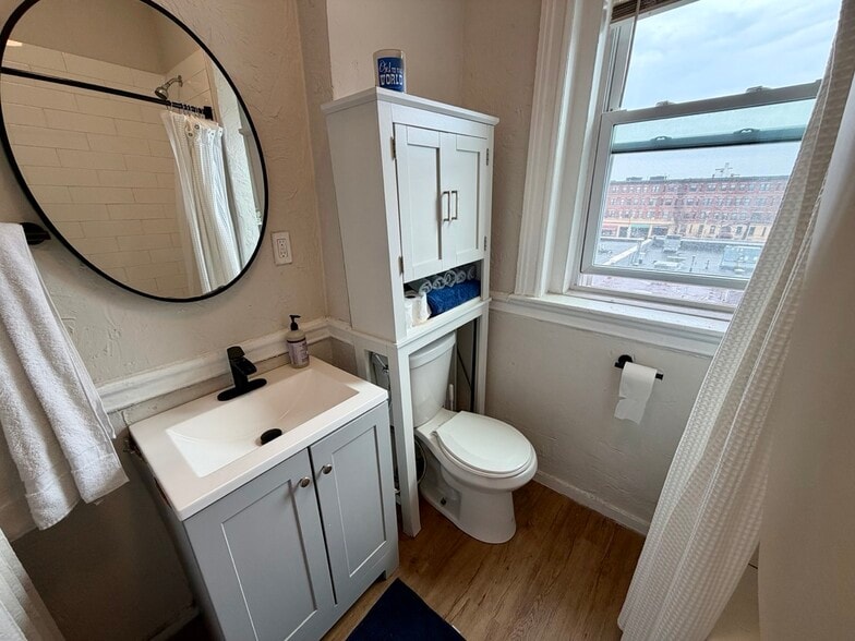 Building Photo - 14 Glenville Ave