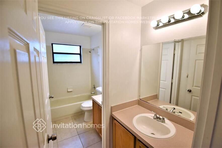 Building Photo - 900 Oak Chase Dr