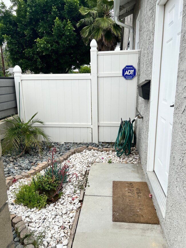 Primary Photo - 10628 Genesta Ave