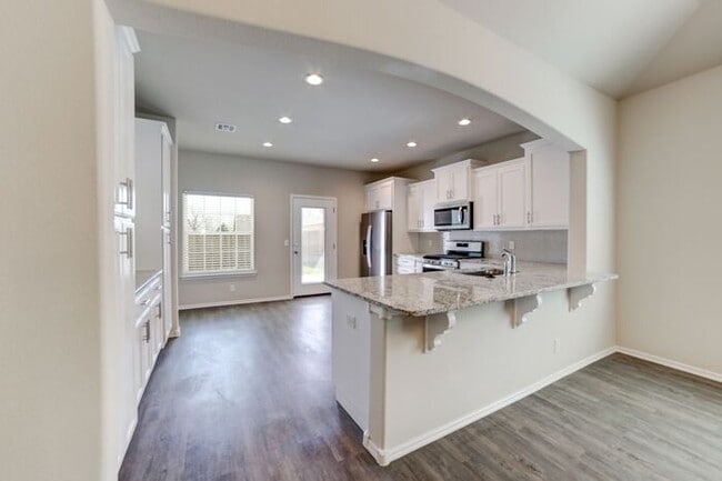 Building Photo - 3/2/2 Luxury Patio Home! Lawn Care Included!