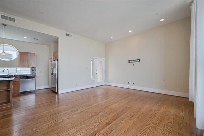 Building Photo - 5235 Larkin St