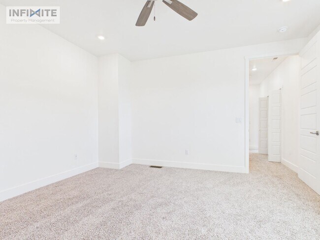 Building Photo - 4814 Briarwood Ln