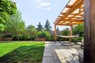 Building Photo - Midcentury Home In Hawthorne Hills-Quiet Neighborhood with Scenic views Minutes from UW