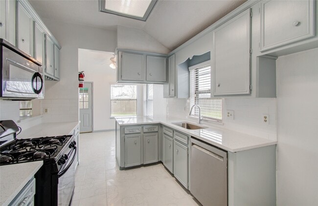 Building Photo - 2538 Knights Cir