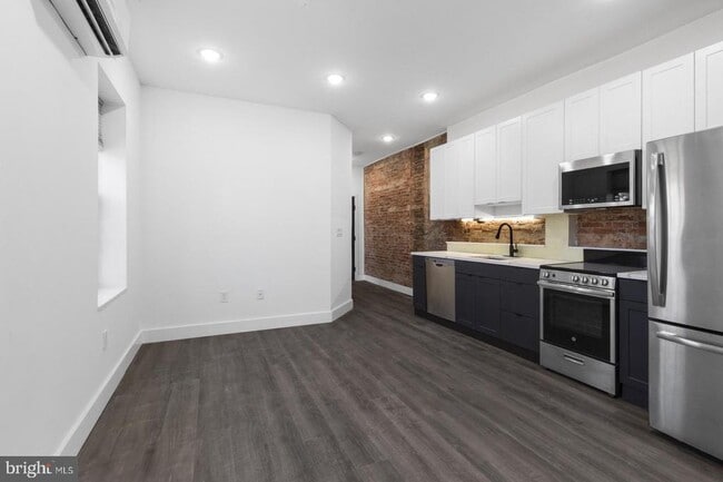 Building Photo - 212 Catharine St