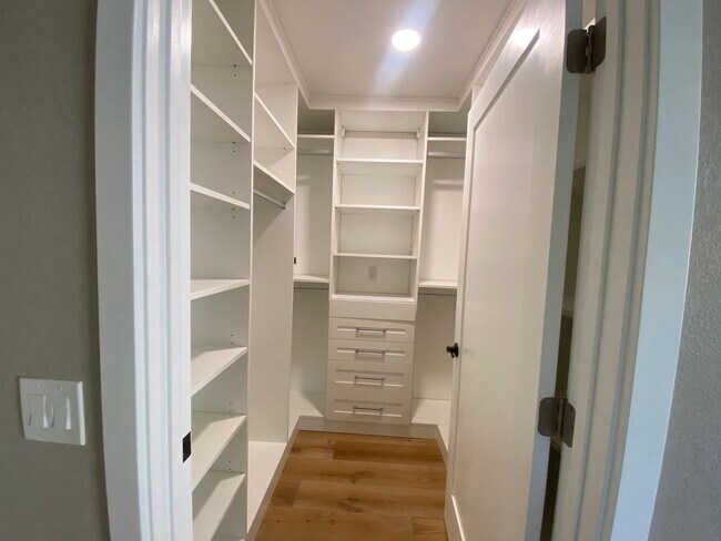 Building Photo - 4 Bedroom Encinitas home with Views!