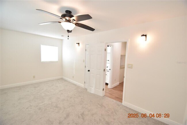Building Photo - 417 Country Club Dr