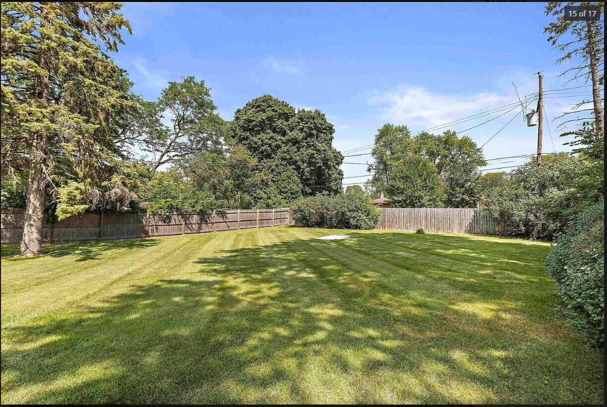 Yard - 2435 Devonshire Dr