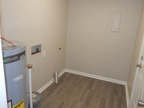 Building Photo - 515 N Walnut St