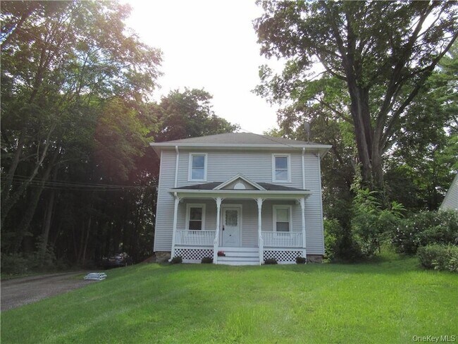 Building Photo - 25 Fairway Dr
