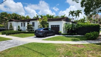 Building Photo - 3210 SW 19th Ter