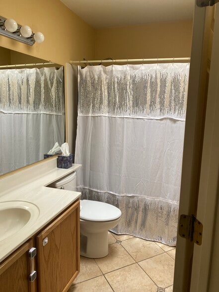 Building Photo - 3444 N Applewood Dr