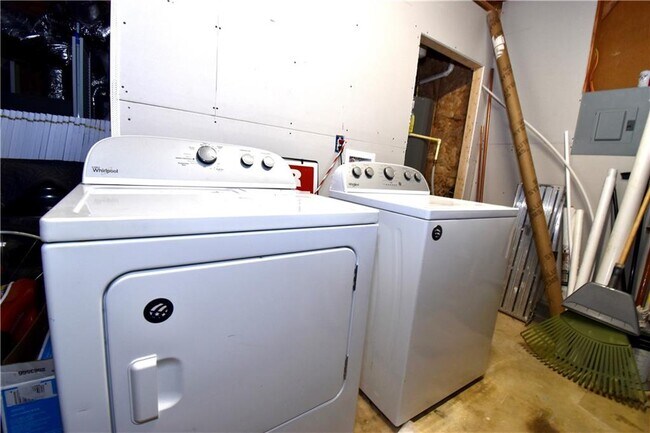 Building Photo - 2582 Candler Way