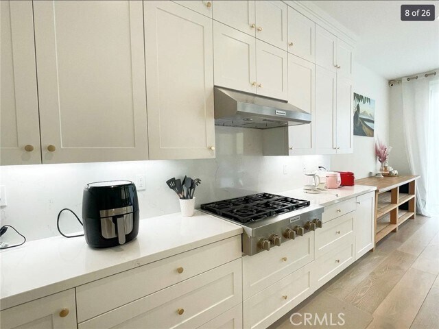Building Photo - 120 Statura