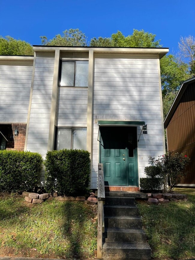 Primary Photo - Rolling Acres Townhome.