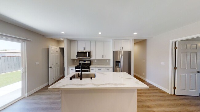 Building Photo - Newly Renovated, 7 BD 4 BR, Close to Campus!