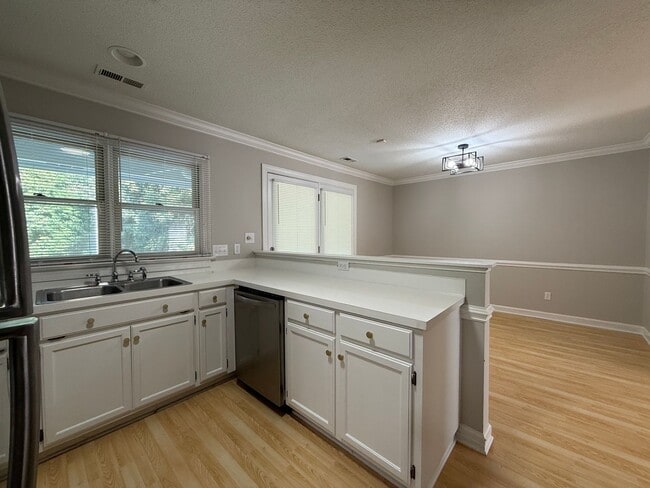 Building Photo - Spacious Two Bedroom, 2nd Floor Condo with...