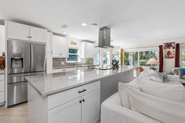 Building Photo - 15161 Collecting Canal Rd