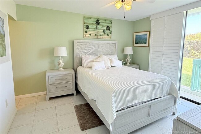 Building Photo - 9940 S Ocean Dr