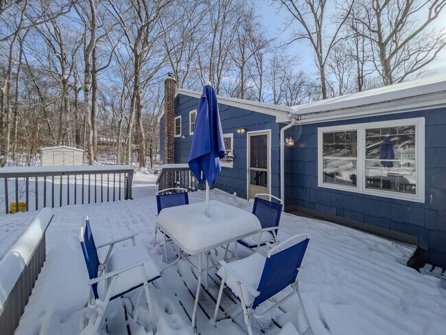 Building Photo - Spacious 4BR/2.5BA/2Car Garage Home with Finished Basement & Hardwood Floors – Gales Ferry