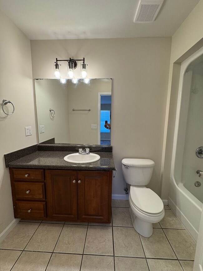 Building Photo - 110-112 Lyons Dr NW