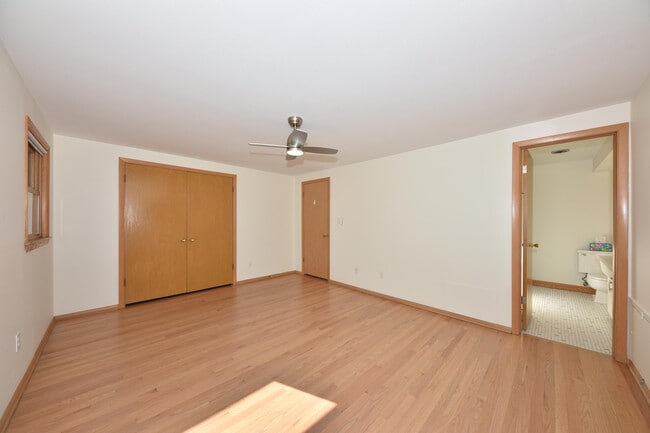 Building Photo - 8601 N Manor Ln