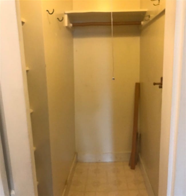 Building Photo - 6 Winsor Ave