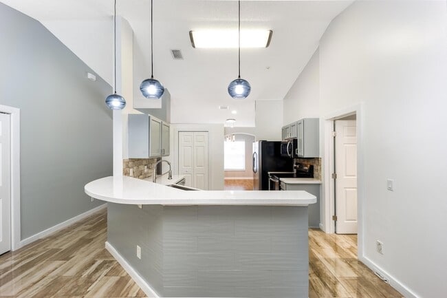 Building Photo - 2544 SW Deckard St