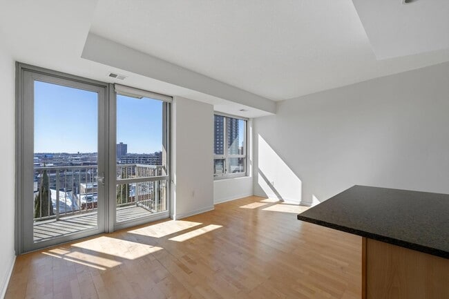 Building Photo - 929 Portland Ave