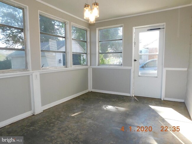 Building Photo - 815 Bright St