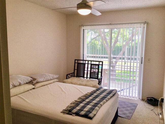 Building Photo - 438 Mansfield K