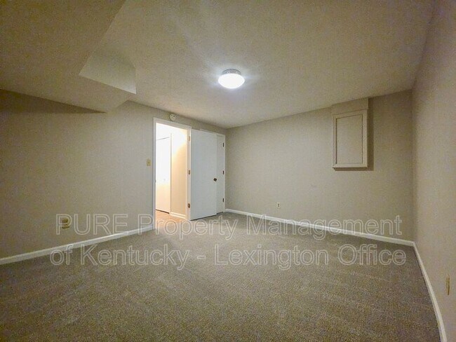 Building Photo - 3462 Lansdowne Dr