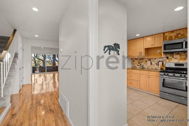 Building Photo - 5 Oak Crest Ct