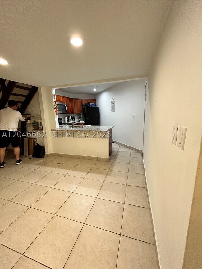 Building Photo - 9421 Fontainebleau Blvd