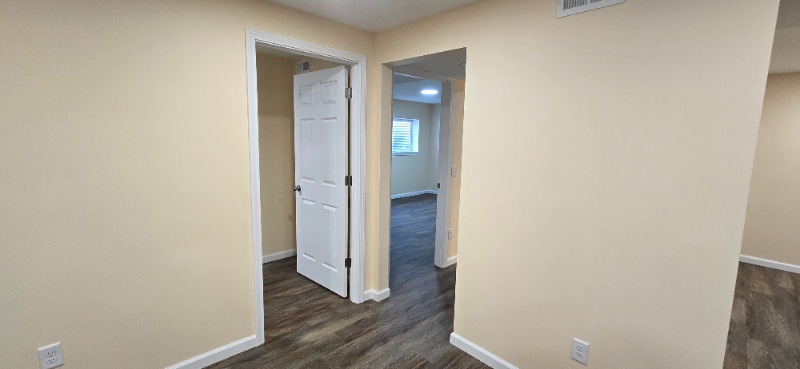 Building Photo - 409 Oak Park Dr