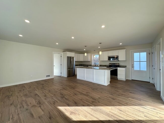 Building Photo - 48 Cedar St