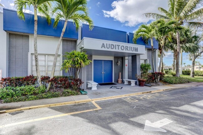 Building Photo - 2661 Barkley Dr W