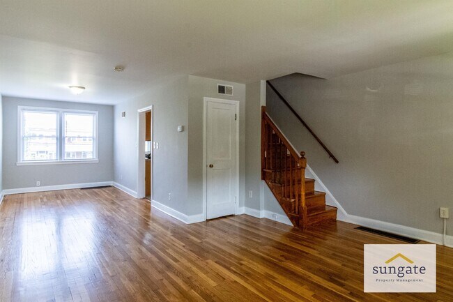 Building Photo - 304 W Riverview Rd