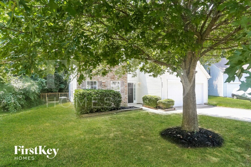 Building Photo - 8605 Royal Bluff Dr