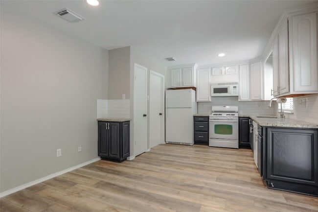Building Photo - 31 Maywind Ct
